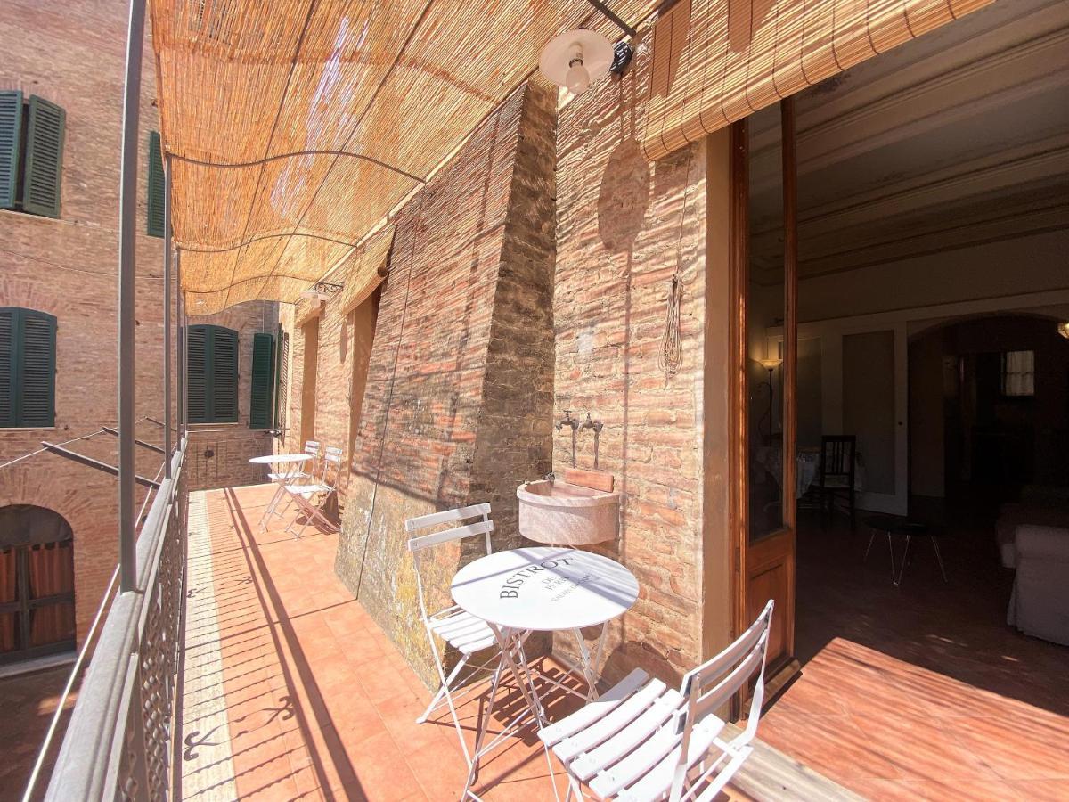 La Fonte-With Balcony Close By Piazza Del Campo Siena Exterior photo