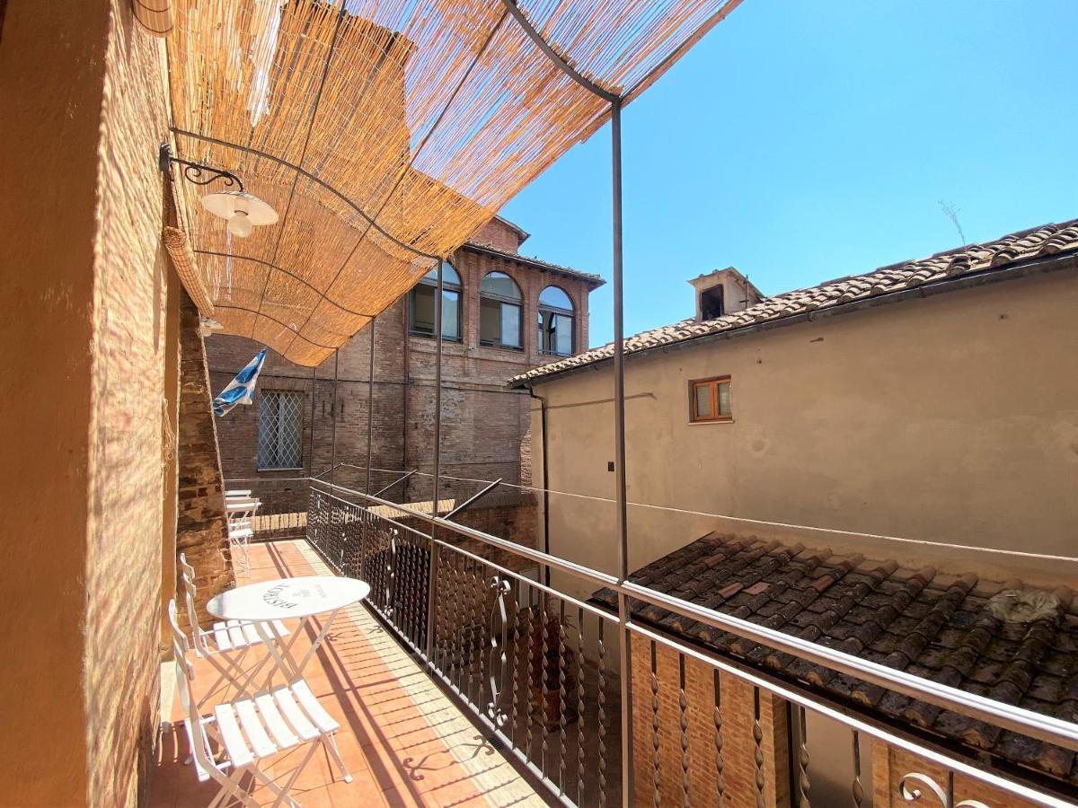 La Fonte-With Balcony Close By Piazza Del Campo Siena Exterior photo