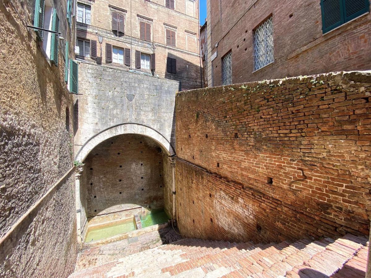 La Fonte-With Balcony Close By Piazza Del Campo Siena Exterior photo