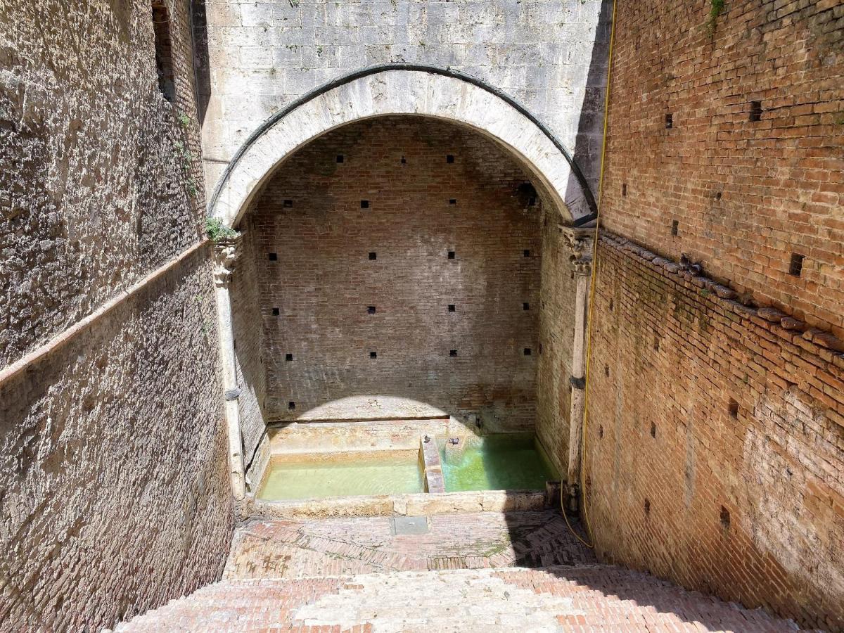 La Fonte-With Balcony Close By Piazza Del Campo Siena Exterior photo