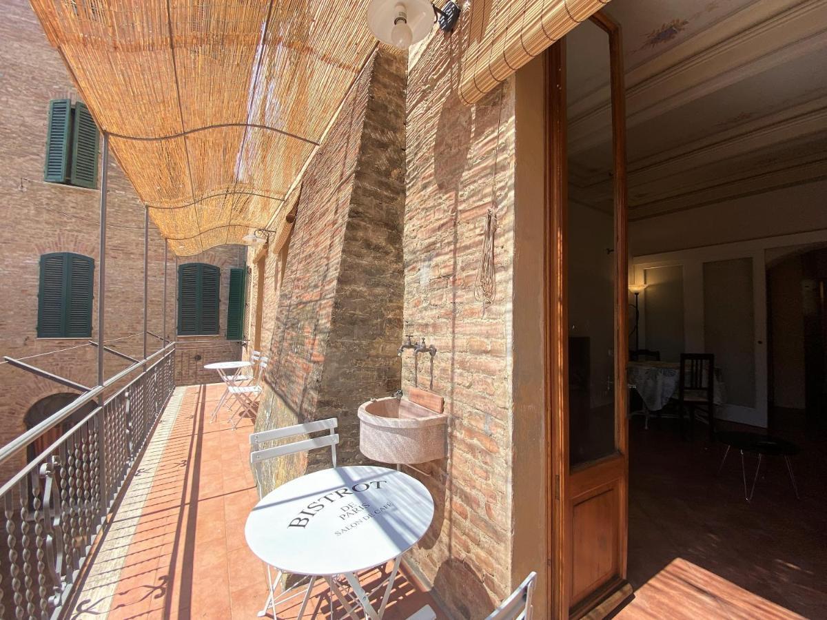 La Fonte-With Balcony Close By Piazza Del Campo Siena Exterior photo