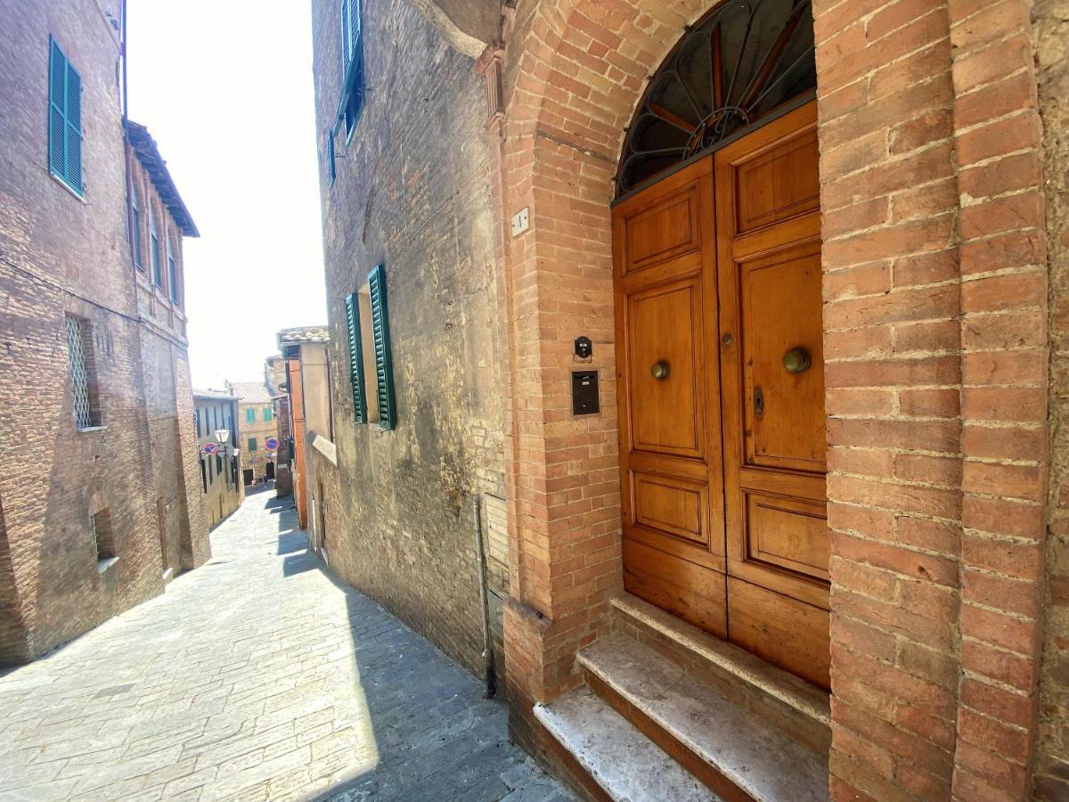 La Fonte-With Balcony Close By Piazza Del Campo Siena Exterior photo
